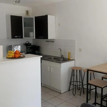 アパート Air-conditioned 2 Bedroom Duplex 5 People *