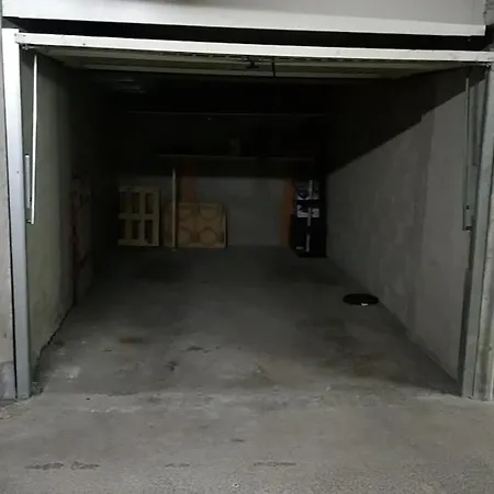 Air-conditioned 2 Bedroom Duplex 5 People * ヴィルフランシュ・シュル・ソーヌ