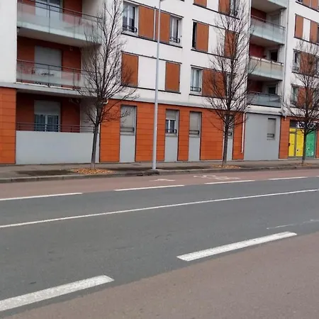 Air-conditioned 2 Bedroom Duplex 5 People Villefranche-sur-Saône