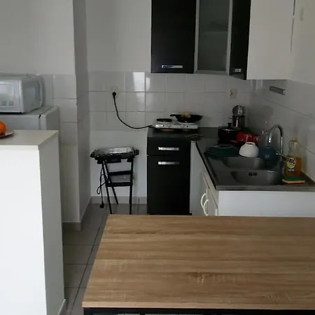 Air-conditioned 2 Bedroom Duplex 5 People