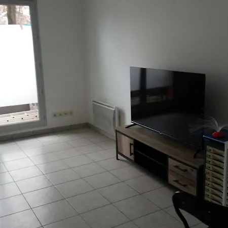 アパート Air-conditioned 2 Bedroom Duplex 5 People