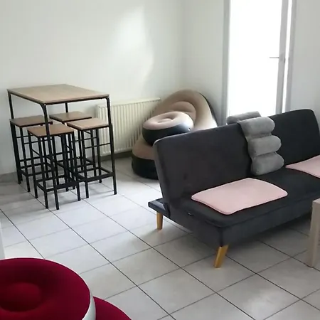 Air-conditioned 2 Bedroom Duplex 5 People *