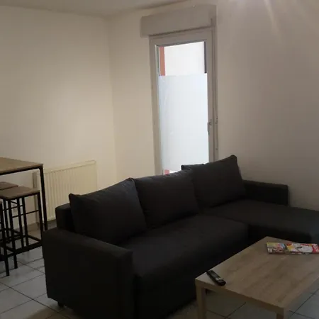 Air-conditioned 2 Bedroom Duplex 5 People